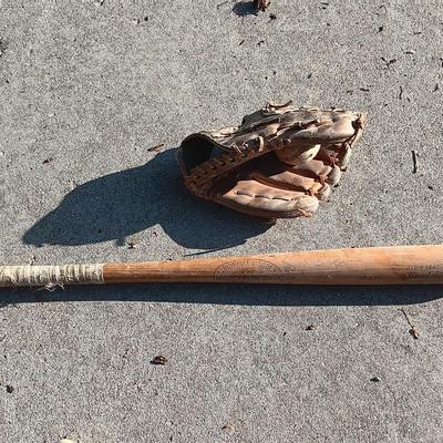 Louisville Slugger I25J Wooden baseball bat with Wilson glove and a ball