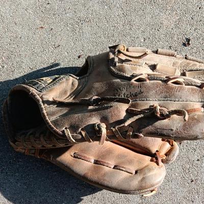 Louisville Slugger I25J Wooden baseball bat with Wilson glove and a ball