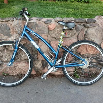 NICE! Rosario K2 adesa CR Mountain bike with Spinner aluminum frame Just in time for back to school!