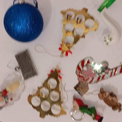 Complete 2,5-foot fiber optic Christmas tree with ornaments