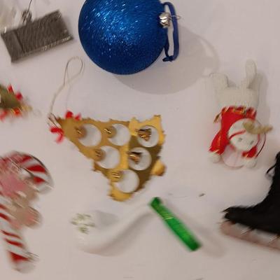 Complete 2,5-foot fiber optic Christmas tree with ornaments