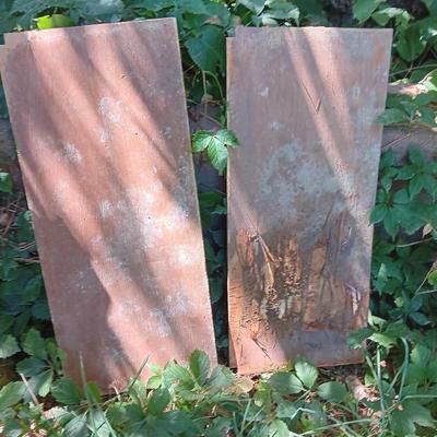 Cute little chicken house needs a little TLC but sturdy and functional