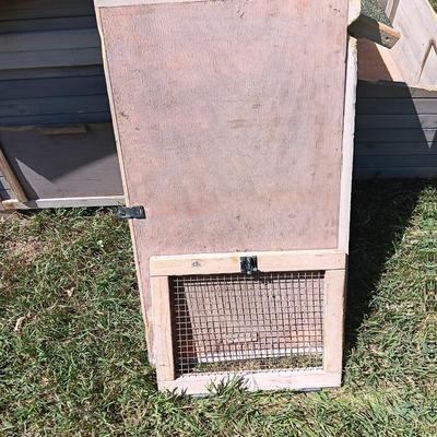 Cute little chicken house needs a little TLC but sturdy and functional
