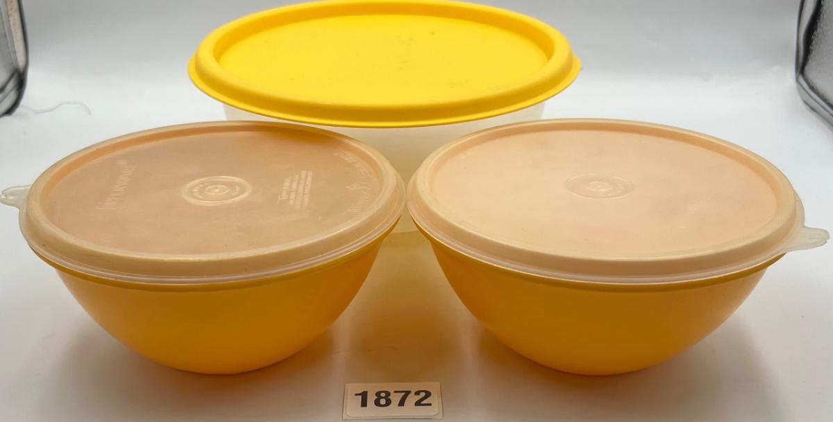 Tupperware containers | EstateSales.org