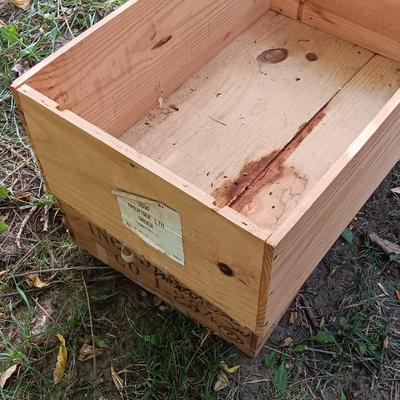 Two wooden Wind crates Chateau BF 1988 and 1982