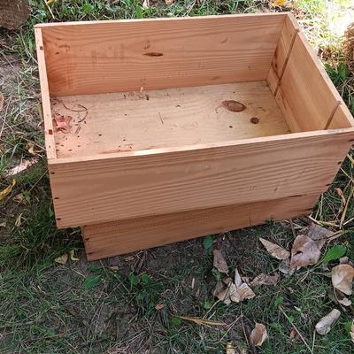 Two wooden Wind crates Chateau BF 1988 and 1982
