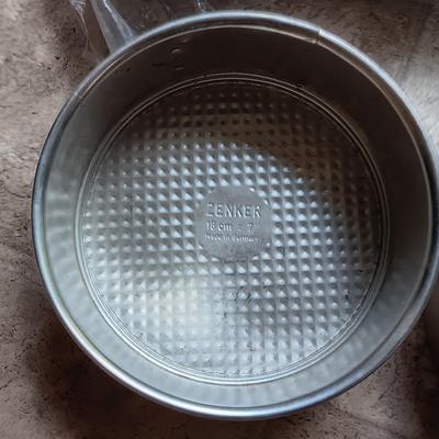 New Magic line Professionals choice 10x15 Aluminum cake pan - Zenker 7" Pan and large round cake pan