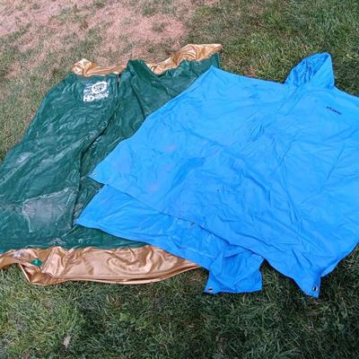 Camping gear - Inflatable Basic designs HO2 sun shower enclosure with Stearns raincoat