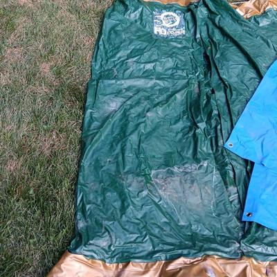 Camping gear - Inflatable Basic designs HO2 sun shower enclosure with Stearns raincoat