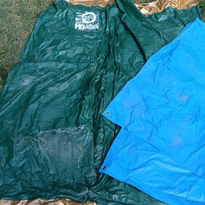 Camping gear - Inflatable Basic designs HO2 sun shower enclosure with Stearns raincoat