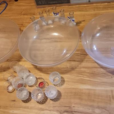 Special event - catering Large plastic serving bowls, matching vases, and candle dishes
