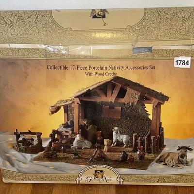 Collectible 17- Piece Porcelain Natively Accessories Set
