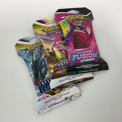 -190- POKÃ‰MON | Unopened Packs Of PokÃ©mon Fusion Strike Cards