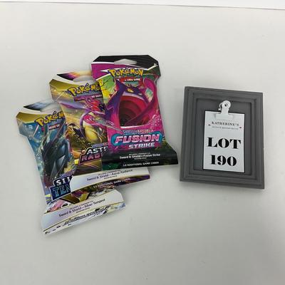 -190- POKÃ‰MON | Unopened Packs Of PokÃ©mon Fusion Strike Cards