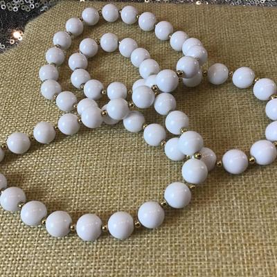 Vintage White and Gold Beaded Necklace