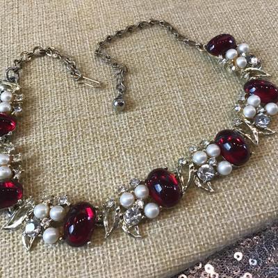ðŸ¥°Fancy Vintage Designer KARU ARKE Ruby Colored Cabochons Faux Pearls Rhinestones Necklace