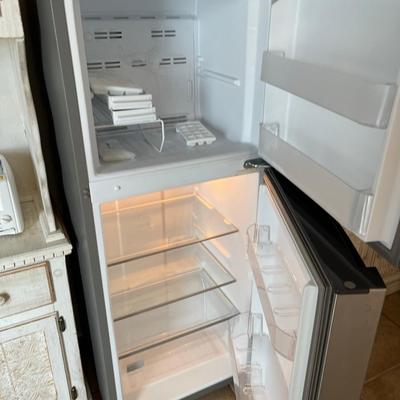 Compact refrigerator Whirlpool