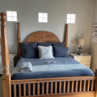 Lexington furniture King Size 4 poster bed w/ accessories