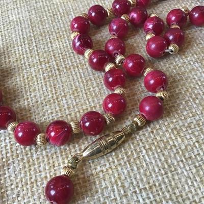 Beautiful Vintage Necklace with Barrel Clasp