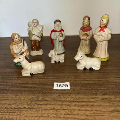 8ps Christmas decorations