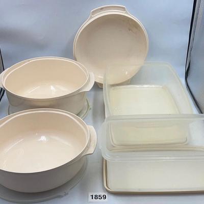 Rubbermaid Storage Containers