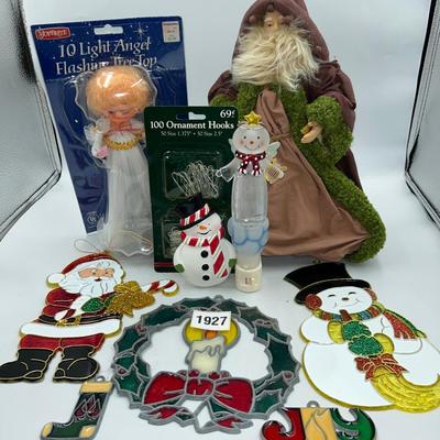 Assorted Christmas dÃ©cor