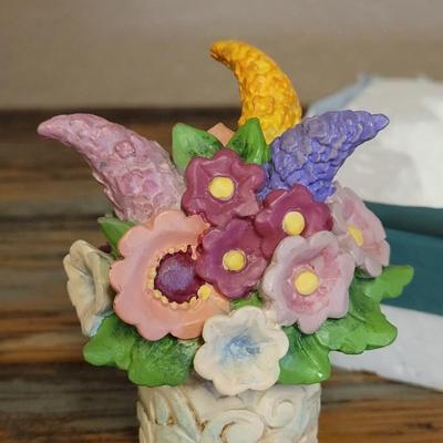 New JIM SHORES Flowers Bouquet