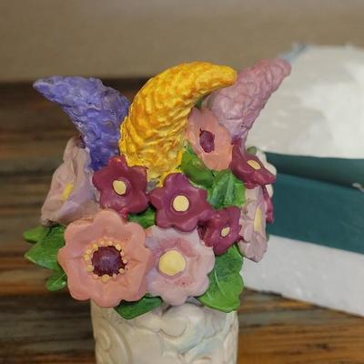 New JIM SHORES Flowers Bouquet