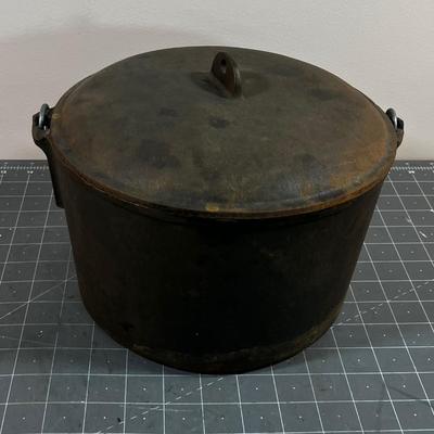 Cast Iron Kettle with Handle and lid