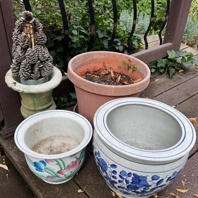 4 Ceramic Planters and a pinecone topiary