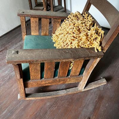 Antique Arts & Crafts Rocker. Pillow Included Gold Orange 