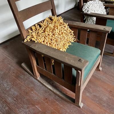 Antique Arts & Crafts Rocker. Pillow Included Gold Orange 