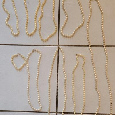 Varying Length Pearl Necklaces
