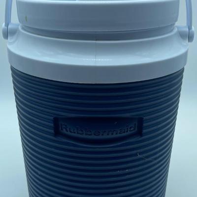 Rubbermaid 2 Gallon Insulated Water Jug