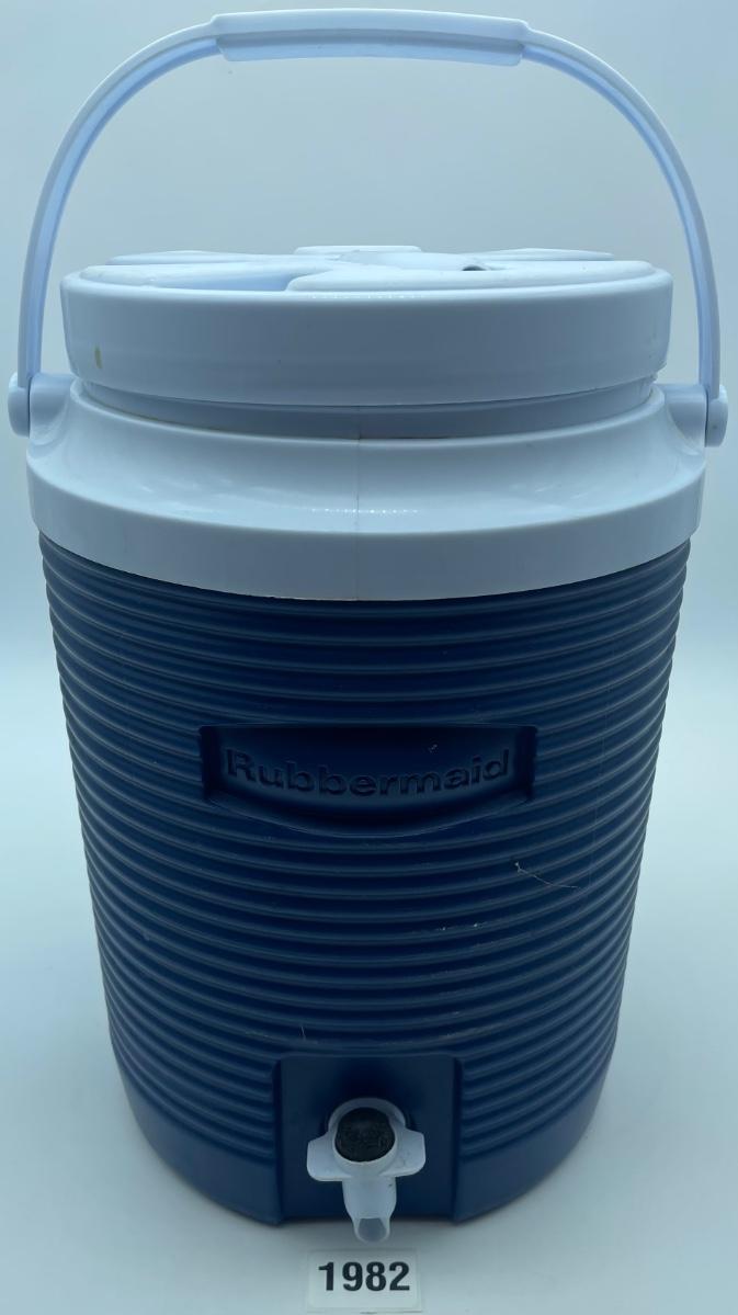 Rubbermaid 2 Gallon Insulated Water Jug