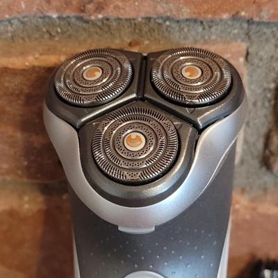 Phillips Norelco Electric Razor