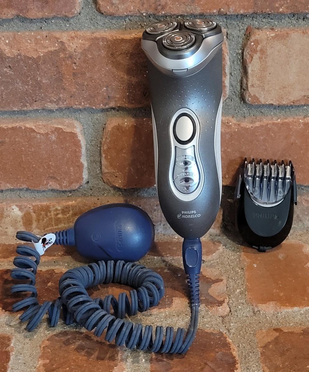 Phillips Norelco Electric Razor | EstateSales.org