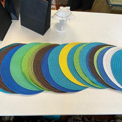 426 Set of 19 Round Grass Woven Placemats