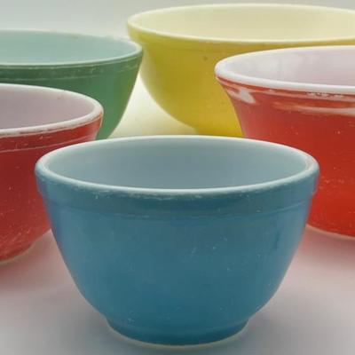 Multi color Pyrex bowls