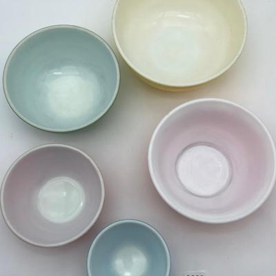 Multi color Pyrex bowls