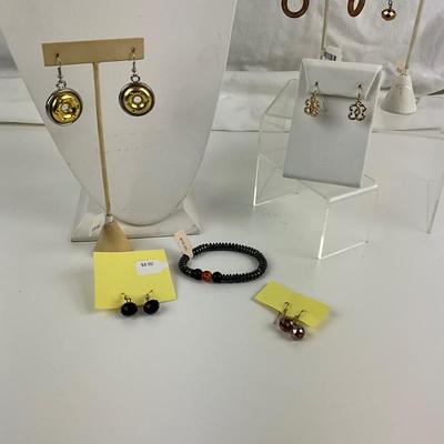 437 Gold Enamel Beaded Necklace with Six Pairs of Earrings and Stretch Beaded Bracelet