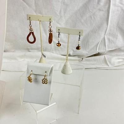 437 Gold Enamel Beaded Necklace with Six Pairs of Earrings and Stretch Beaded Bracelet