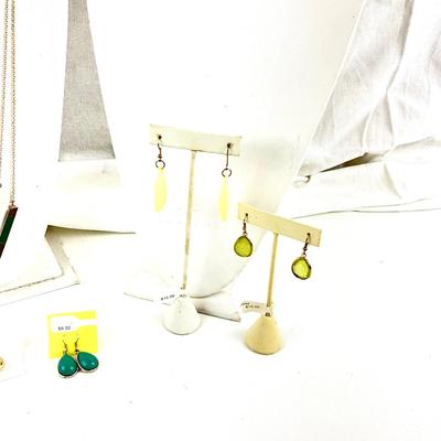 441 Green and gold Jewelry Lot