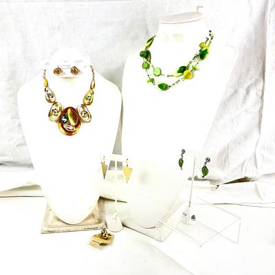 442 Green Stone Stone Statement Lot with Green Jewelry Set