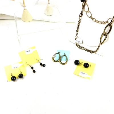 443 Black and Gold Necklace and Earring Ensemble