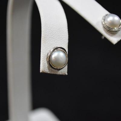 925 Sterling and Cultured Pearl Earrings 2.5g