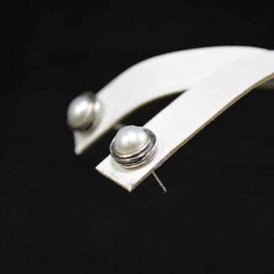 925 Sterling and Cultured Pearl Earrings 2.5g