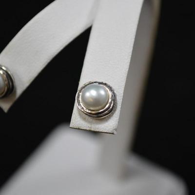 925 Sterling and Cultured Pearl Earrings 2.5g