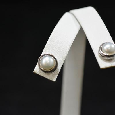 925 Sterling and Cultured Pearl Earrings 2.5g