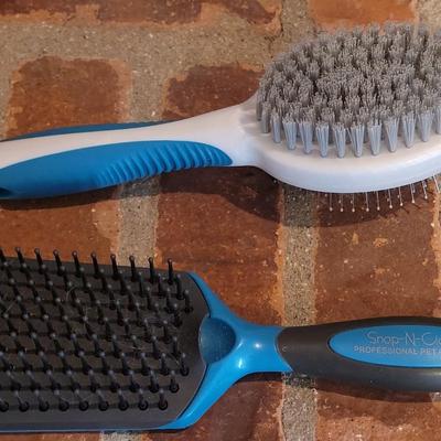 Pet Shampoo & Conditioner and 2 Brushes